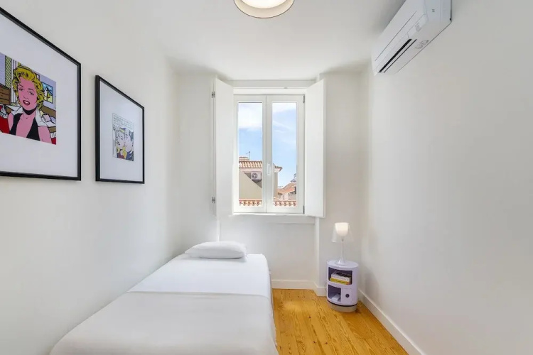 Alfama 2-Bed Minimalist Retreat For Digital Nomads & Remote Workers