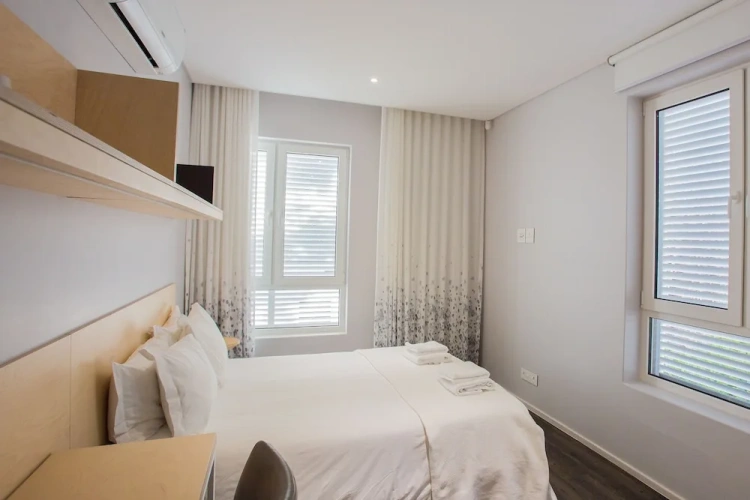 Sextuple Apartment