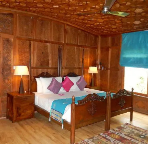 Sukoon Houseboat KashmirOver view