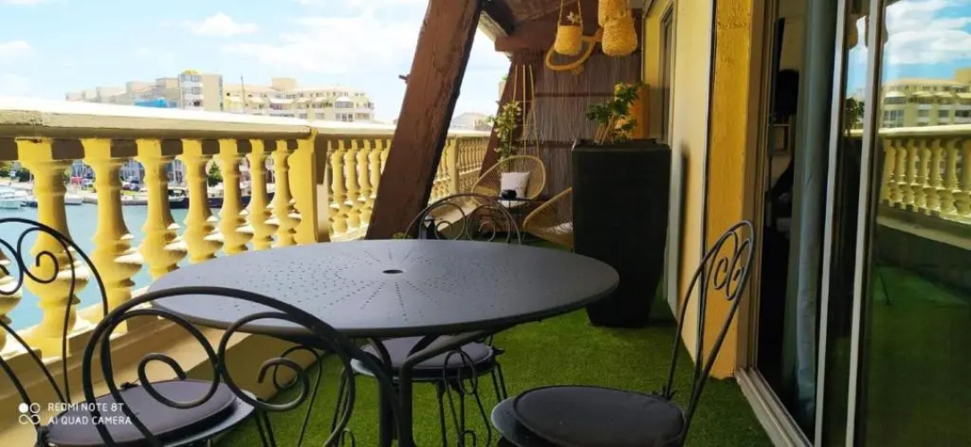 T3 avec TERRASSE avec VUE EXCEPTIONNELLE sur les QUAIS de SETE