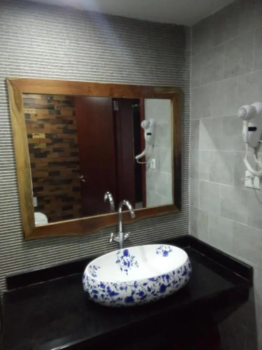 Lang Quan Holiday Hotel