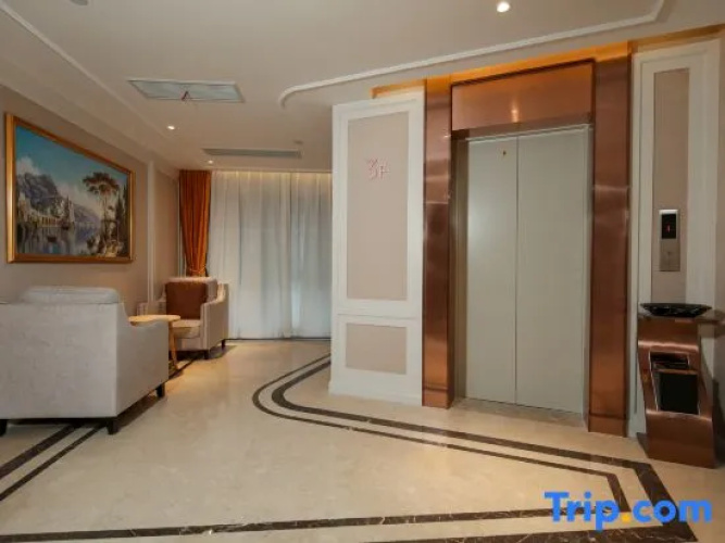Vienna Hotel (Kaizhou Hanfeng Lake)