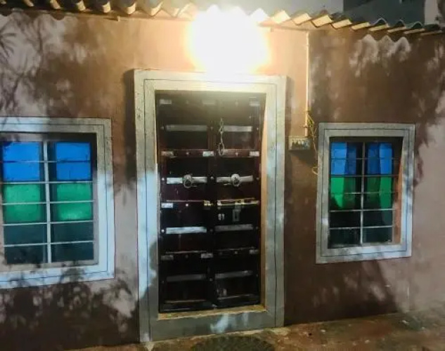 saffron guest house & hostel