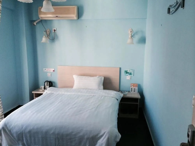 8090 Sea View Room