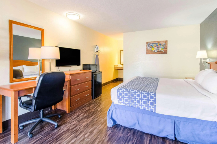 Econo Lodge Near Motor Speedway