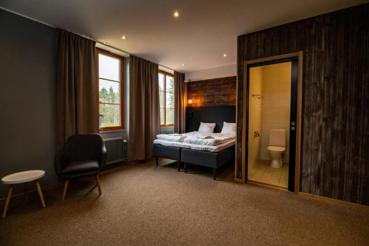 Arctic River Lodge