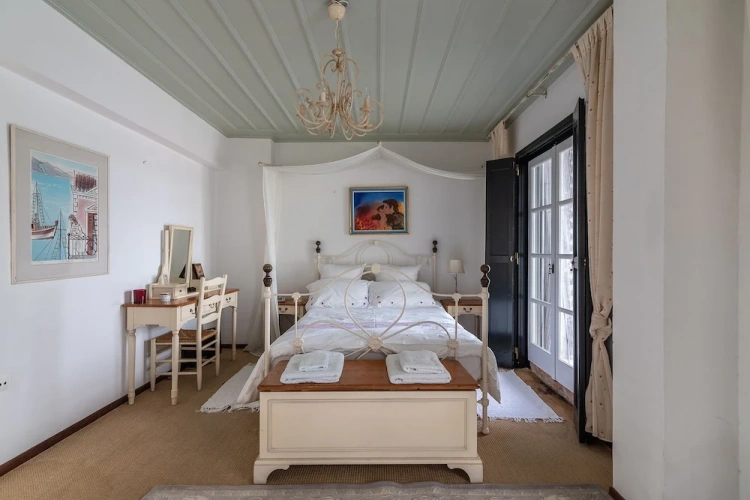 4 Bedrooms Villa with balcony
