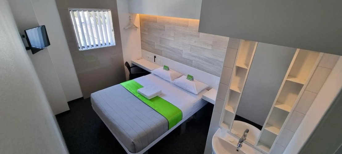 Check Inn Hotel