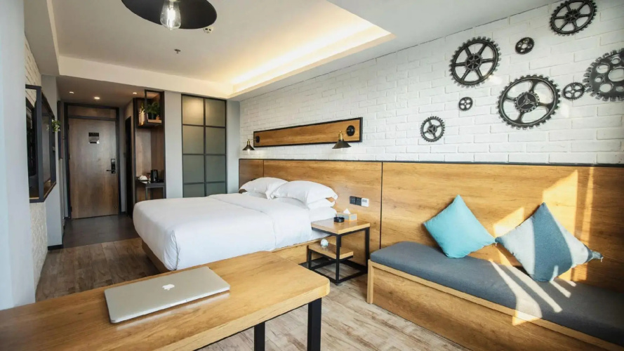 Light Isle Hotel