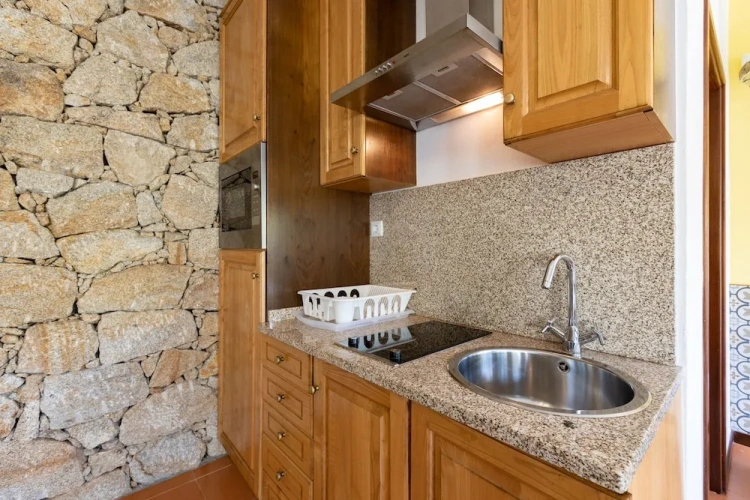 3 Bedrooms Cottage with river view