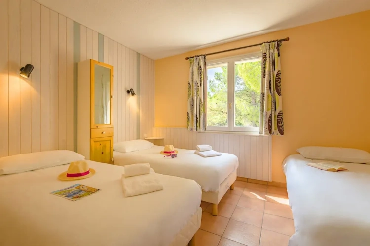 2 Bedrooms Apartment