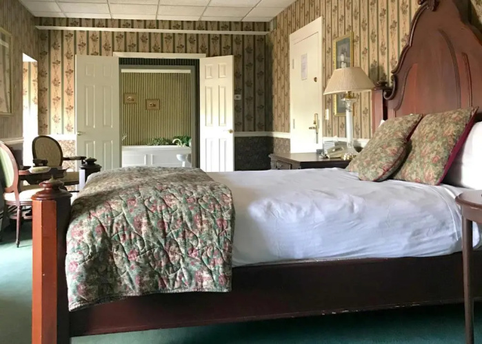 Waynebrook Inn, Est 1865