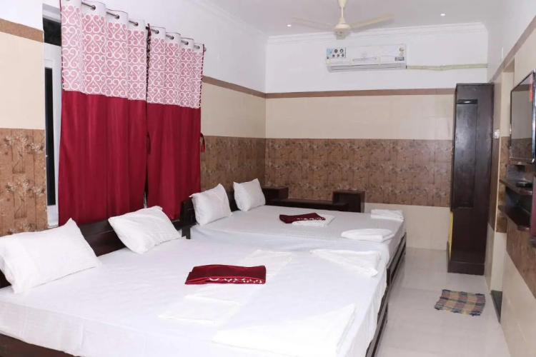 Saravanas Lodge