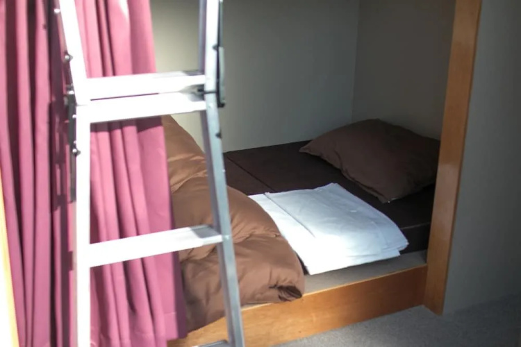 Linda Hostel 106