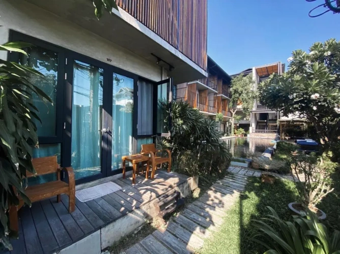 Deluxe Twin room with pool view