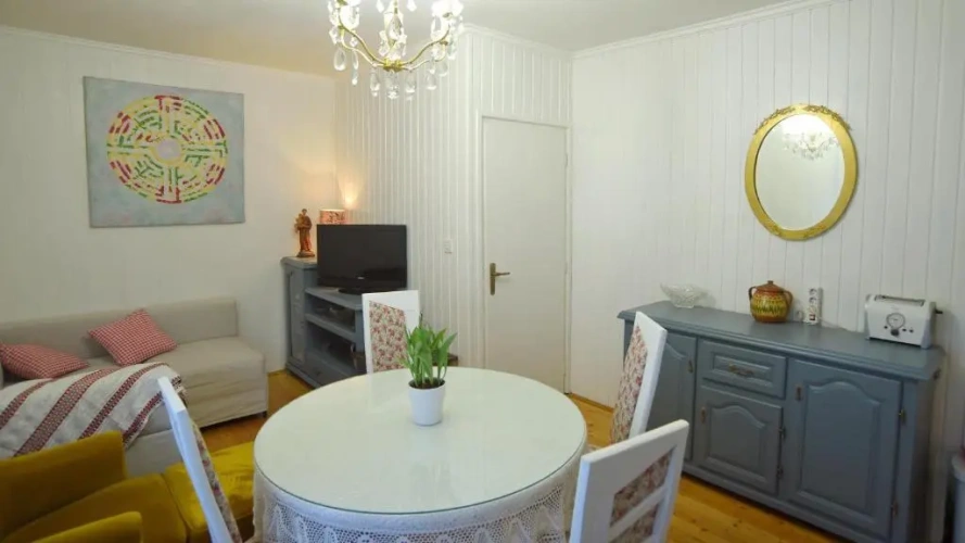 3 Bedrooms Apartment