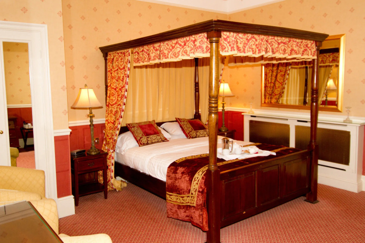 Angel & Royal Hotel
