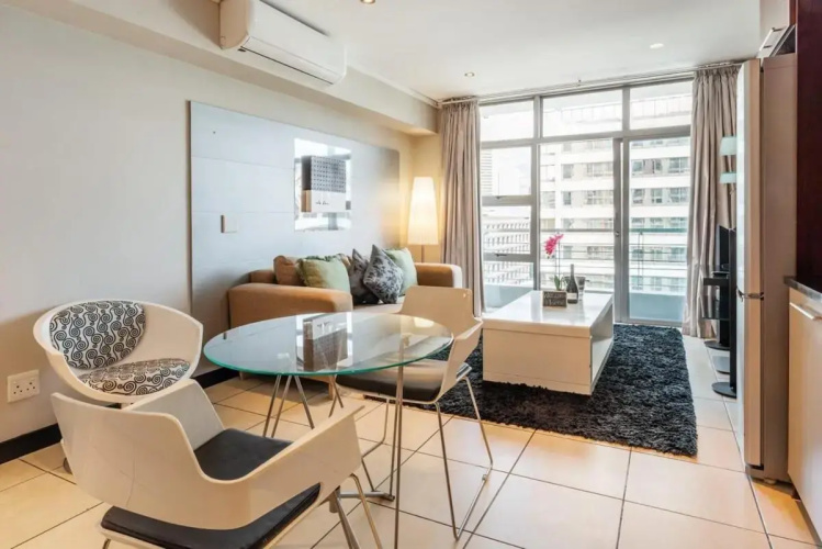 Studio close to CTICC w Fast WIFI & Secure Parking
