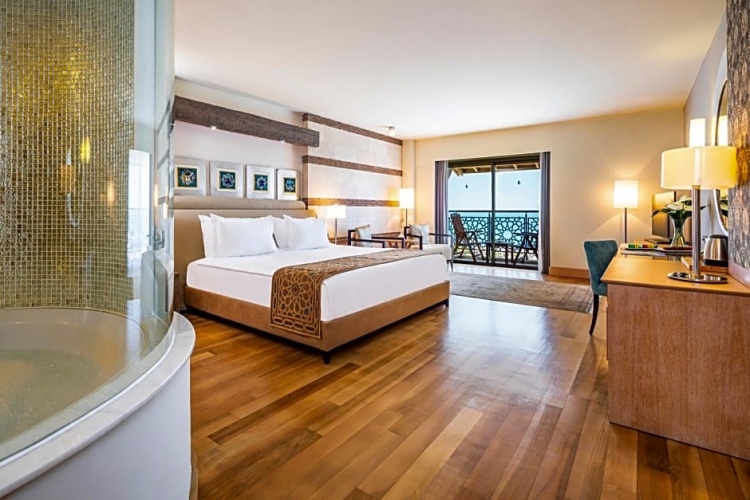Lagoon Suite