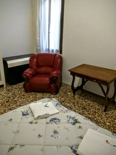 Venice Canal View Apartment