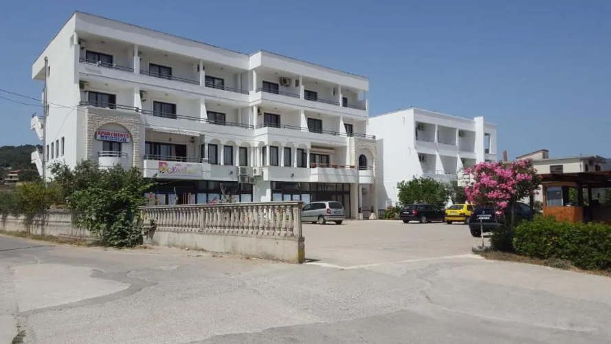 Apartments & Studio Haxhibeti