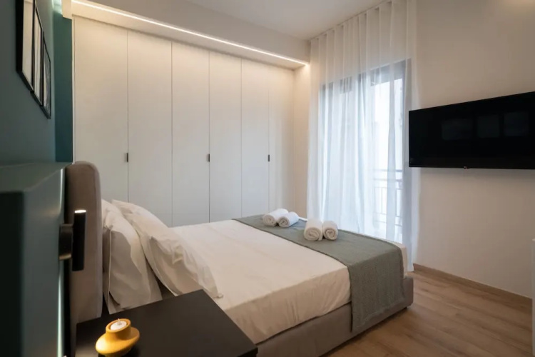 Io Suites