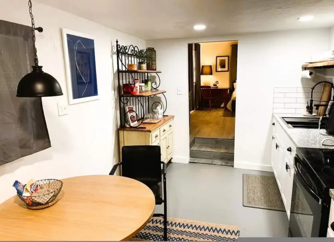 Rustic Gem 5min-asian District Full Kitchen