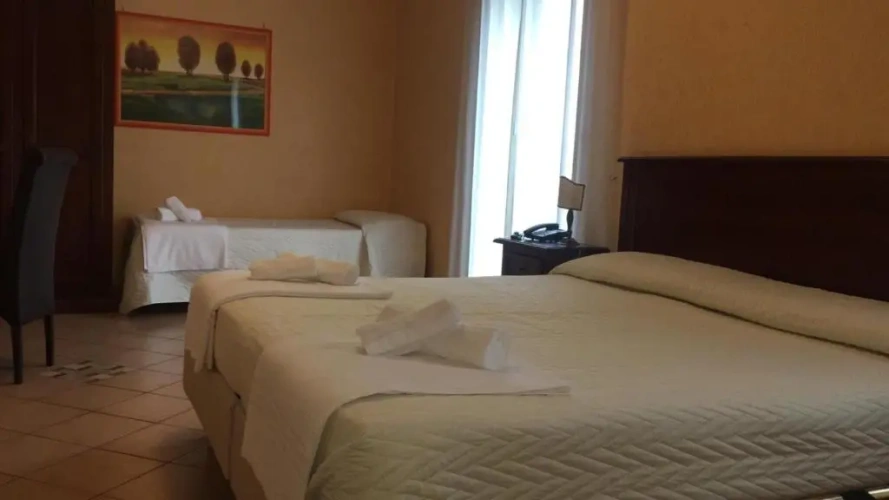 Standard Triple room
