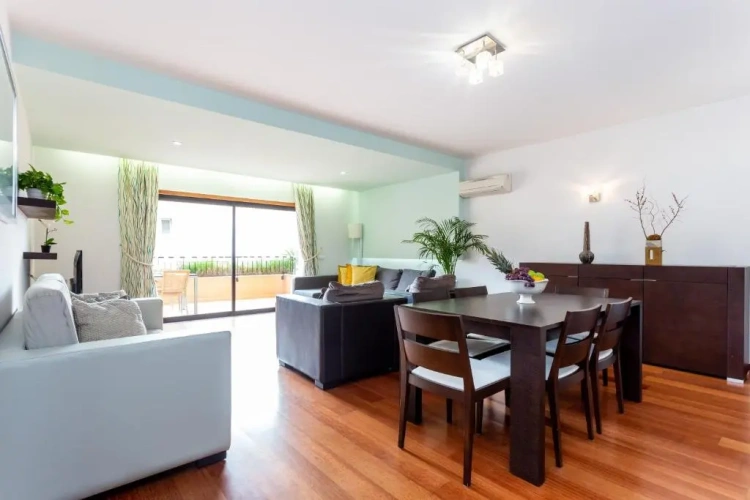 2 Bedrooms Apartment
