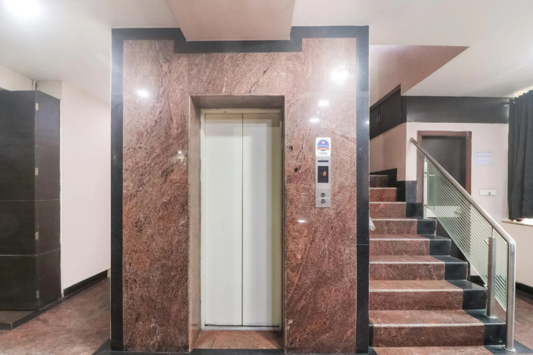 OYO 65124 Hotel Simran Regency