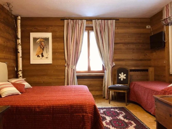 Standard Triple room