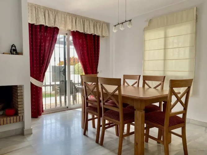 House Pauline 3 bed Poolside Private Garden M-5