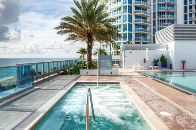 Domio Miami Beach Beachfront Ocean View + Balcony 1 BR
