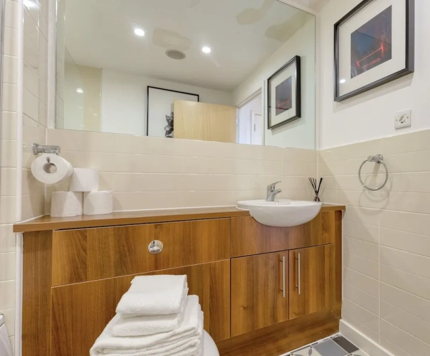 2 Bedrooms Apartment