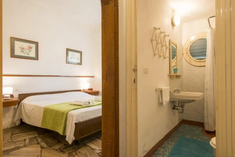 ALTIDO Charming House for 5 with Private Parking and Shared Pool