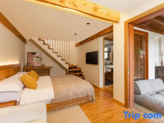 Standard Quadruple Duplex room with balcony
