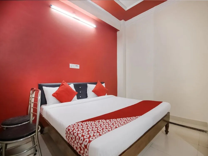 OYO 46533 Ravi Palace