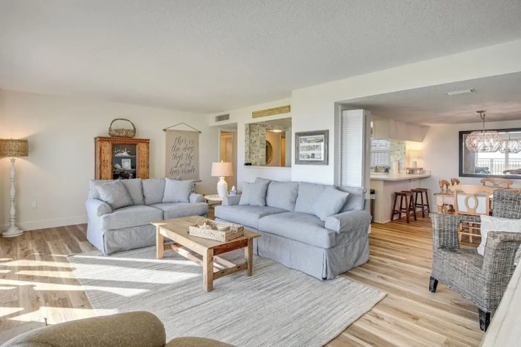 2 Bedrooms Apartment