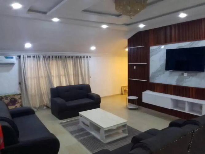 House - Sleeps 6 & Free Parking