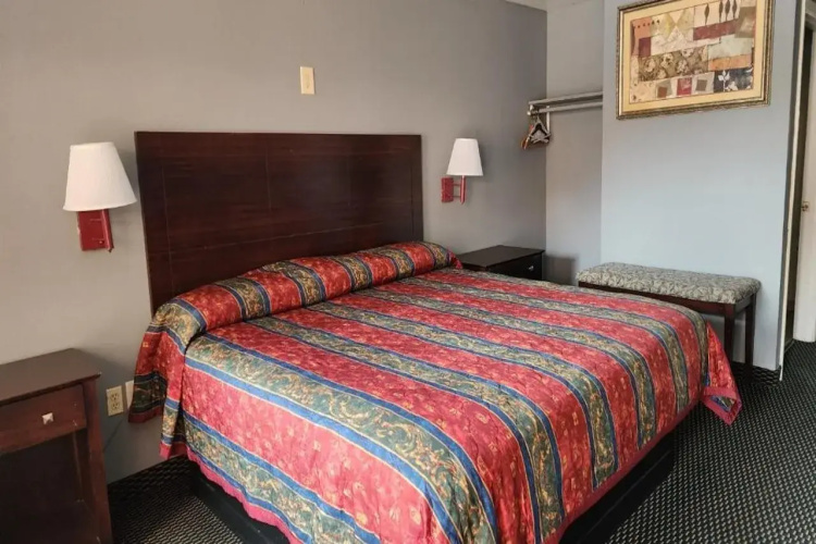 Benbrook Inn & Suites