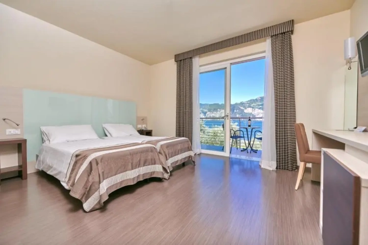 Superior Double room with lake view