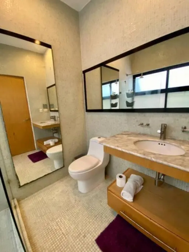 2 bd 2 bath penthouse walking distance from 5th Av