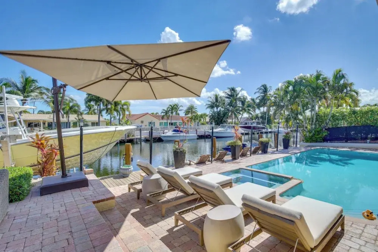 Canal Access & Pool: Lighthouse Point Getaway!
