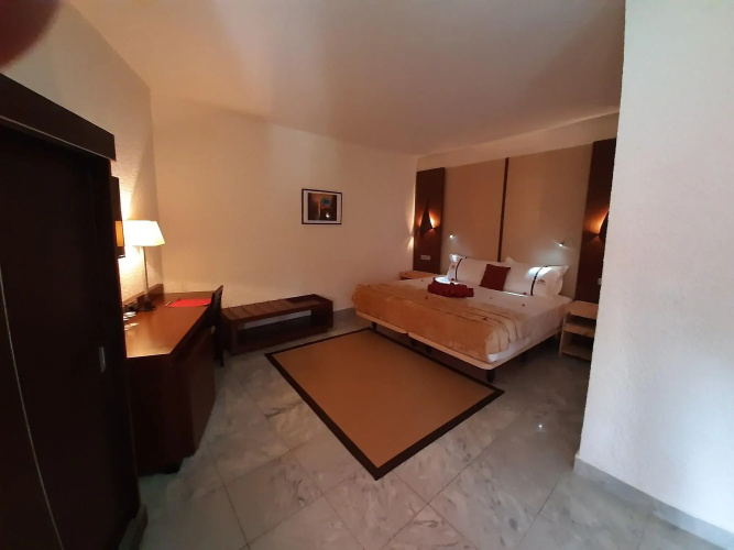 Iris Hotel