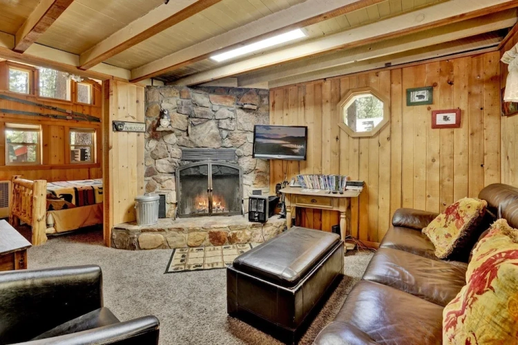 Standard room with balcony and with mountain view