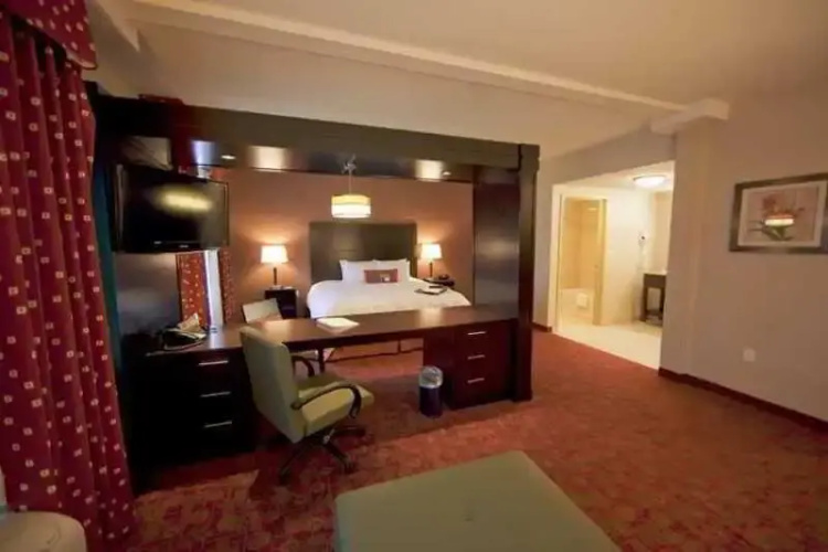 Hampton Inn & Suites Seattle Kent WA