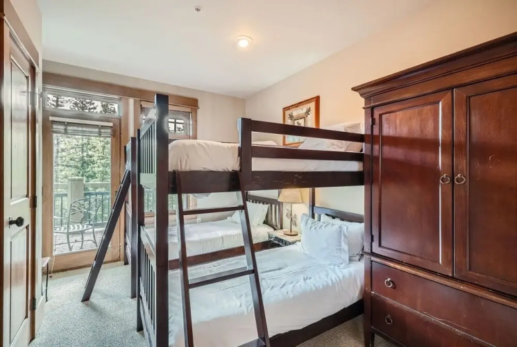 Lone Eagle 3013 3 Bedroom Condo