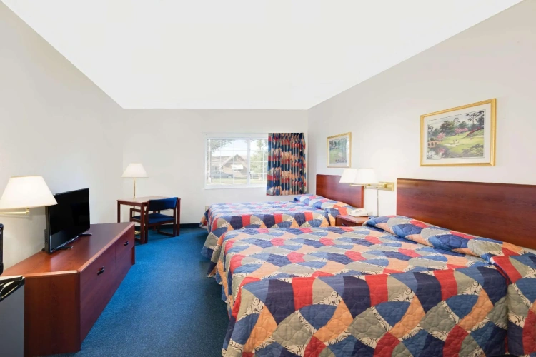 Standard Quadruple room