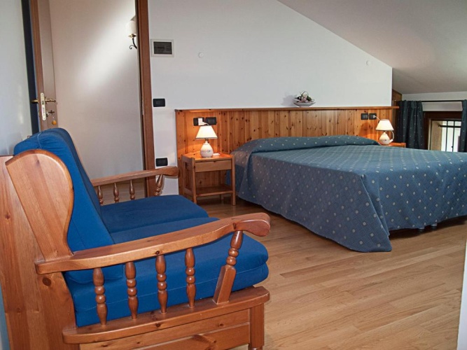 Standard Triple room