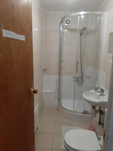 Single room with underbed 8